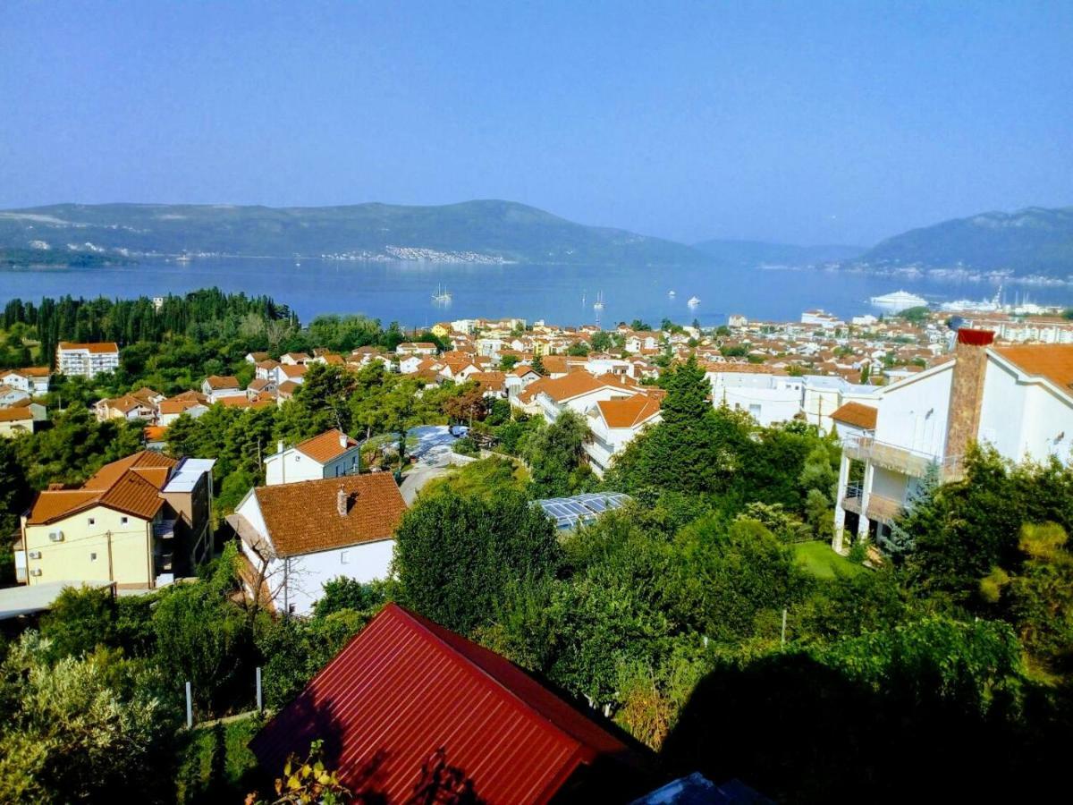 Villa Timber House à Tivat Extérieur photo